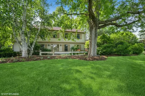 25801 Twin Pond Rd, Lake Barrington, IL 60010