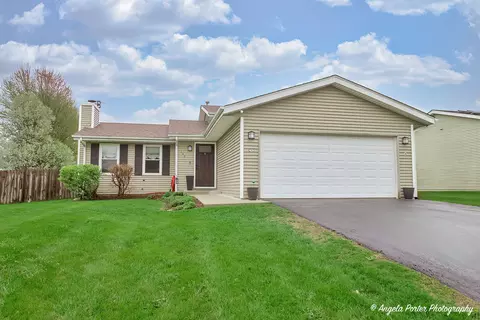 155 Shadowbrook Dr, Capron, IL 61012