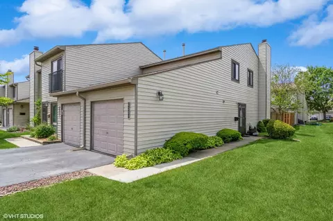 6330 Hathaway Ln #6330, Downers Grove, IL 60516