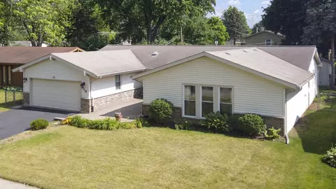 113 Sherwood Dr, Cary, IL 60013