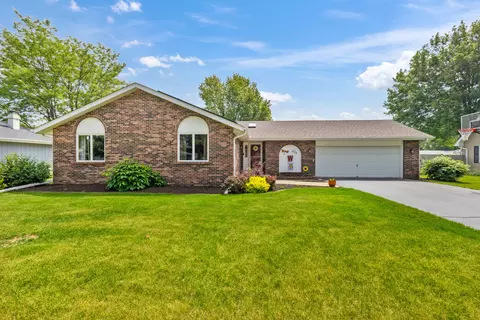 608 S Church St, Winnebago, IL 61088
