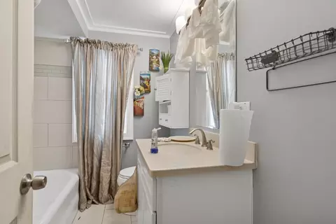Bath - 3731 Maple Ave, Berwyn, IL 60402 photo 1 of 1