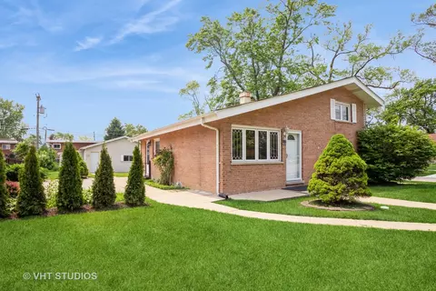 157 Drake Ln, Des Plaines, IL 60016