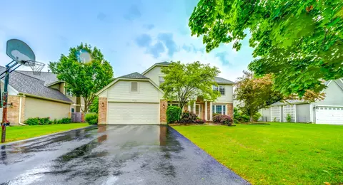 713 Warwick Ln, Lake Zurich, IL 60047