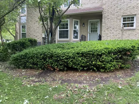 301 S Jefferson St #301, Batavia, IL 60510