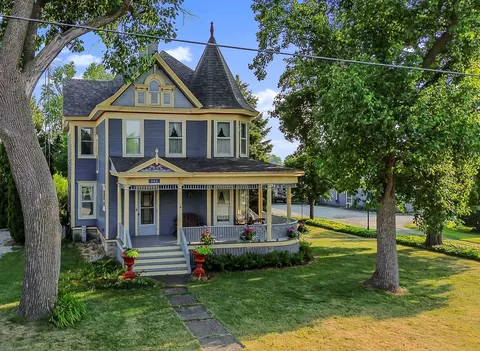 303 Esson Farm Rd, Grant Park, IL 60940