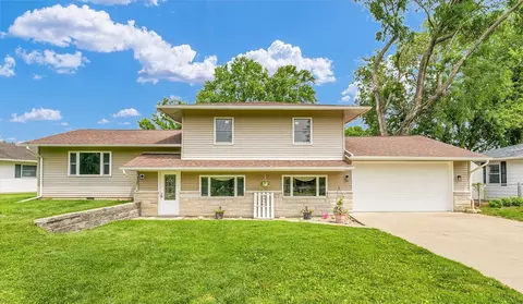 11 Penz Dr, Oakwood, IL 61858