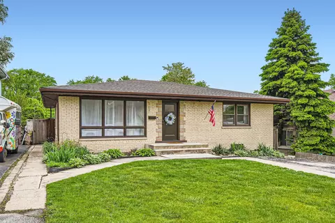 107 N Oakwood Ave, Willow Springs, IL 60480