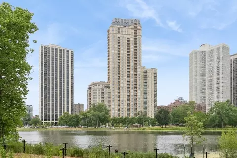 2550 N Lakeview Ave #704, Chicago, IL 60614