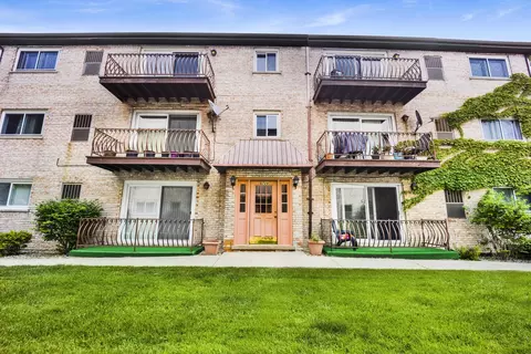 5739 W 63rd St #3S, Chicago, IL 60638