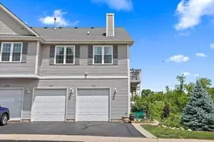 1080 Castleshire Dr #1080, Woodstock, IL 60098