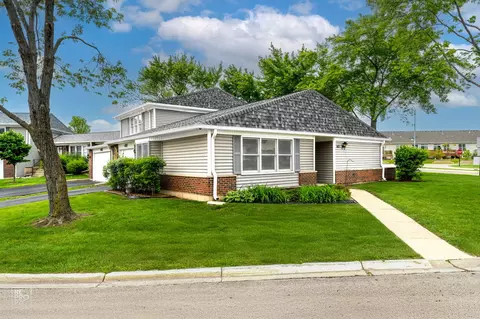 401 Monet Cir, Bolingbrook, IL 60440
