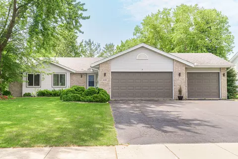 8101 Slater Dr, Rockford, IL 61108
