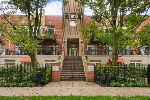 1033 E 46th St #303, Chicago, IL 60653