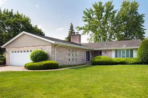 1203 W Francis Dr, Arlington Heights, IL 60005