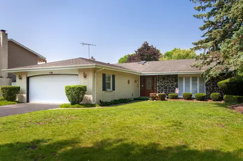 1128 N King Charles Ct, Palatine, IL 60067