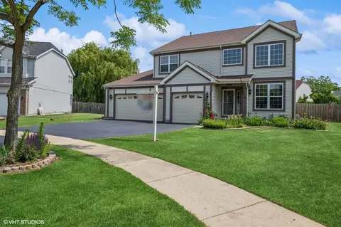 955 S Roxbury Ct, Round Lake, IL 60073