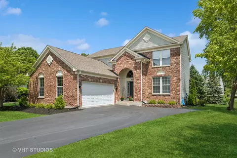 4370 Whitehall Ln, Algonquin, IL 60102
