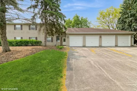 527 E Shagbark Ln #H, Streamwood, IL 60107