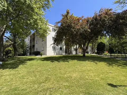 1004 E Harding Dr #205, Urbana, IL 61801