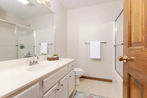 Bath - 1101 Sterling Glen Cc Ct, Normal, IL 61761 photo 4 of 4