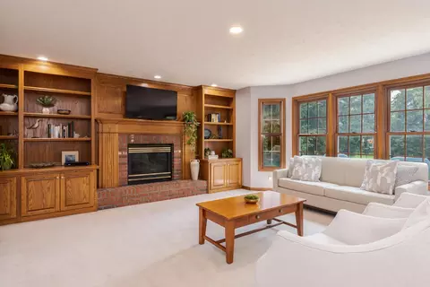 Living - 1101 Sterling Glen Cc Ct, Normal, IL 61761 photo 3 of 7