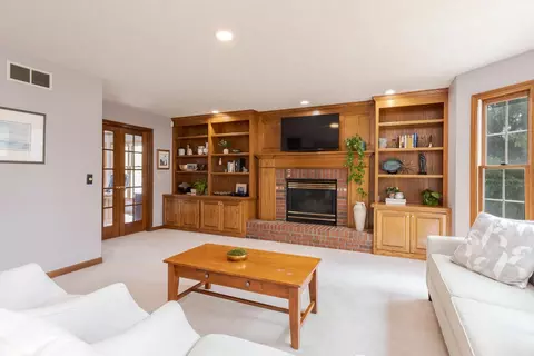 Living - 1101 Sterling Glen Cc Ct, Normal, IL 61761 photo 5 of 7