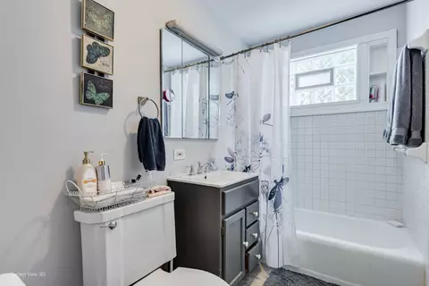 Bath - 768 S Spring Rd, Elmhurst, IL 60126 photo 1 of 1