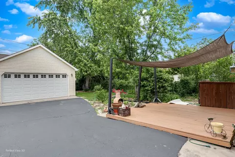 Exterior - 768 S Spring Rd, Elmhurst, IL 60126 photo 7 of 8