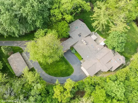 830 Camden Ln, Northfield, IL 60093