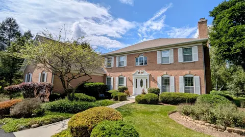 10 N872 Williamsburg Dr, Elgin, IL 60124
