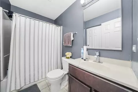 Bath - 1707 Cascade Ridge Dr, Plainfield, IL 60586 photo 2 of 2