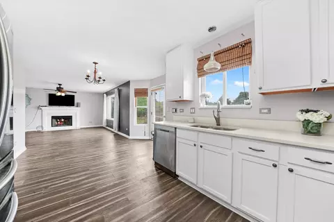 Kitchen - 1707 Cascade Ridge Dr, Plainfield, IL 60586 photo 5 of 7