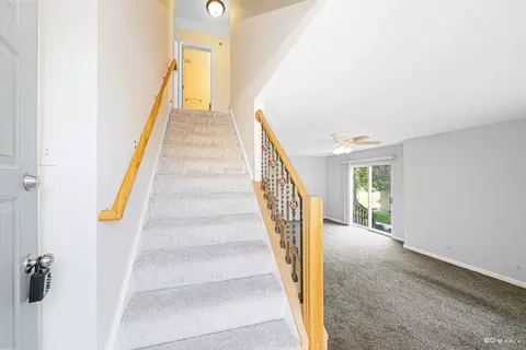 Entry Way - Undisclosed, Oak Forest, IL 60452 photo 2 of 2