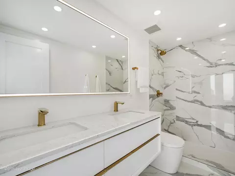 Bath - 111 E Chestnut St #40C, Chicago, IL 60611 photo 1 of 2