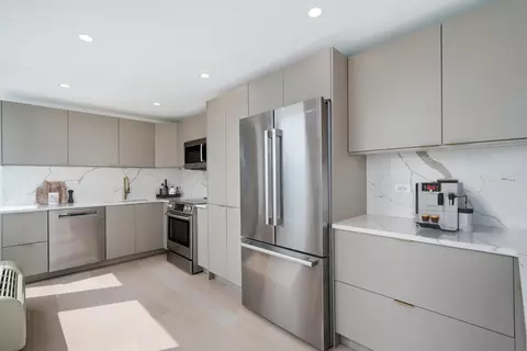 Kitchen - 111 E Chestnut St #40C, Chicago, IL 60611 photo 2 of 4