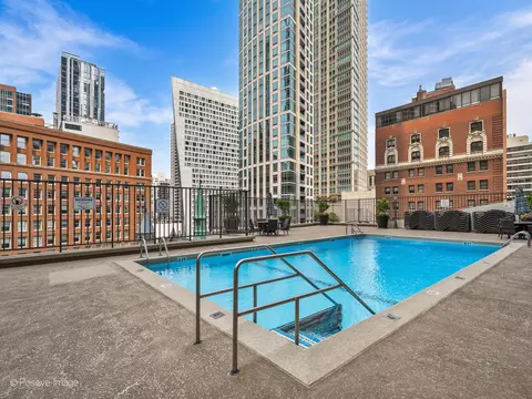 Exterior - 111 E Chestnut St #40C, Chicago, IL 60611 photo 1 of 2