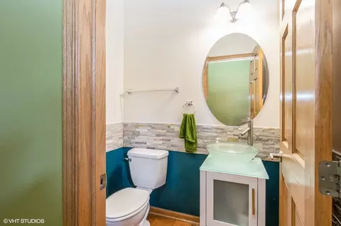 Bath - 162 Dawson Dr, Elgin, IL 60120 photo 1 of 2