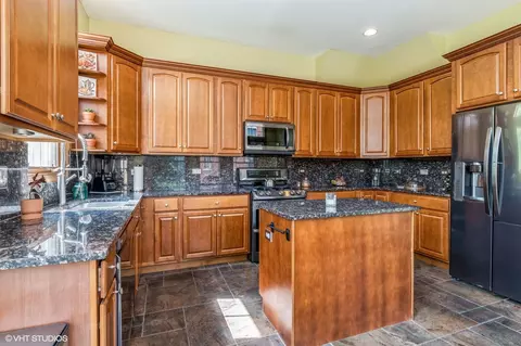 Kitchen - 162 Dawson Dr, Elgin, IL 60120 photo 2 of 2