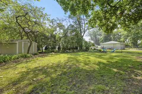 Exterior - 931 Sunset Rd, Wheaton, IL 60189 photo 5 of 8