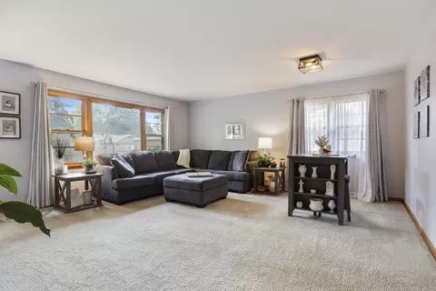 Living - 931 Sunset Rd, Wheaton, IL 60189 photo 1 of 1