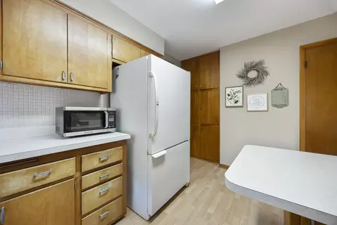 Kitchen - 931 Sunset Rd, Wheaton, IL 60189 photo 5 of 5