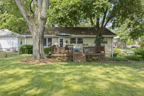 Exterior - 931 Sunset Rd, Wheaton, IL 60189 photo 6 of 8
