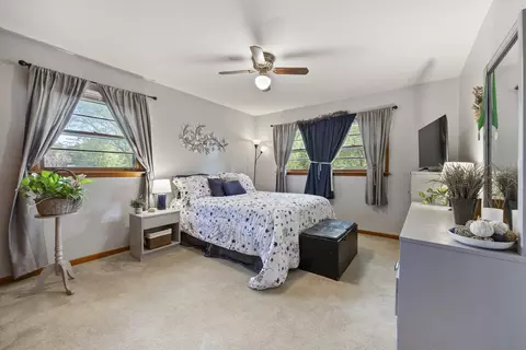 Bedroom - 931 Sunset Rd, Wheaton, IL 60189 photo 1 of 2