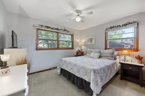 Bedroom - 931 Sunset Rd, Wheaton, IL 60189 photo 2 of 2