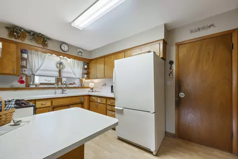 Kitchen - 931 Sunset Rd, Wheaton, IL 60189 photo 1 of 5