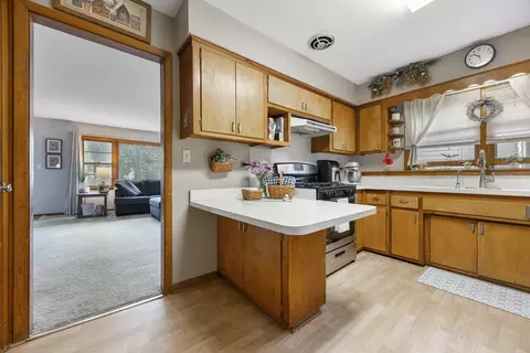Kitchen - 931 Sunset Rd, Wheaton, IL 60189 photo 3 of 5