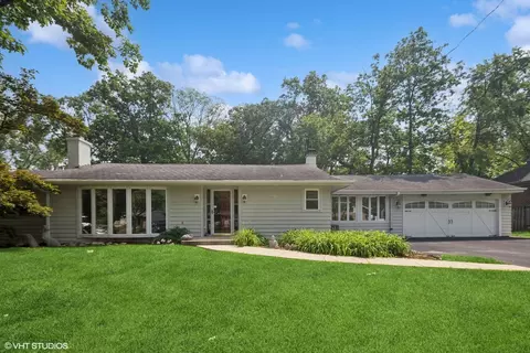 359 N Shady Ln, Elmhurst, IL 60126