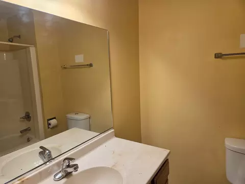 Bath - 15540 Sunset Dr, Dolton, IL 60419 photo 1 of 1