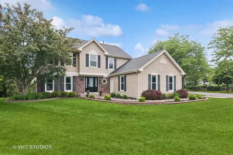 1981 White Oak Dr, Algonquin, IL 60102 photo 2